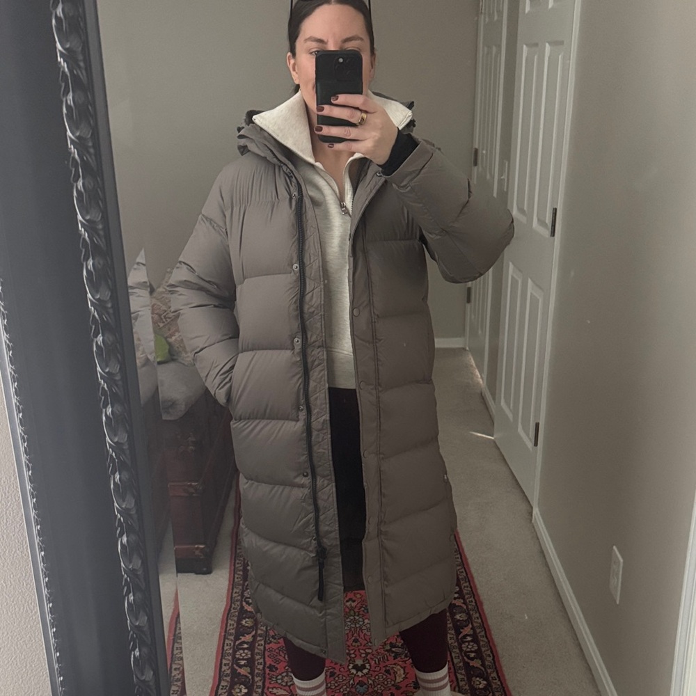 Quince Women's Puffer Jacket - Dark Gray - Picture 2 of 3